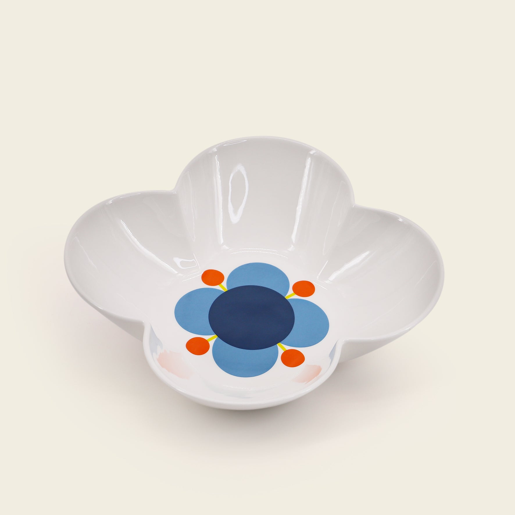 Orla Kiely Serveringsbolle i hvit keramikk, blomsterformet Atomic Flower mønster i blått, oransje.