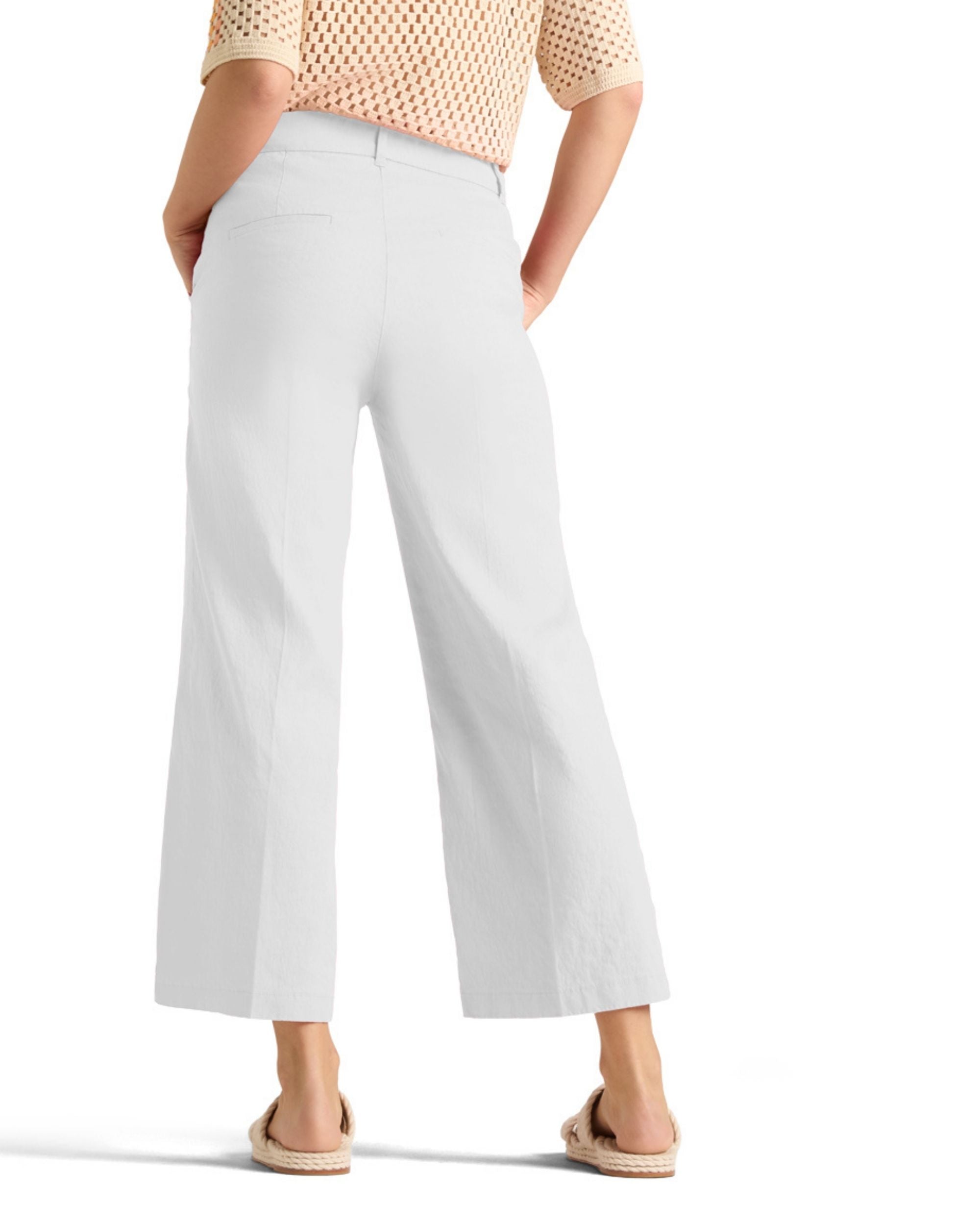 Cambio California Summer Linen bukse i hvit linblanding, lett vide ben og baklommer, sett bakfra