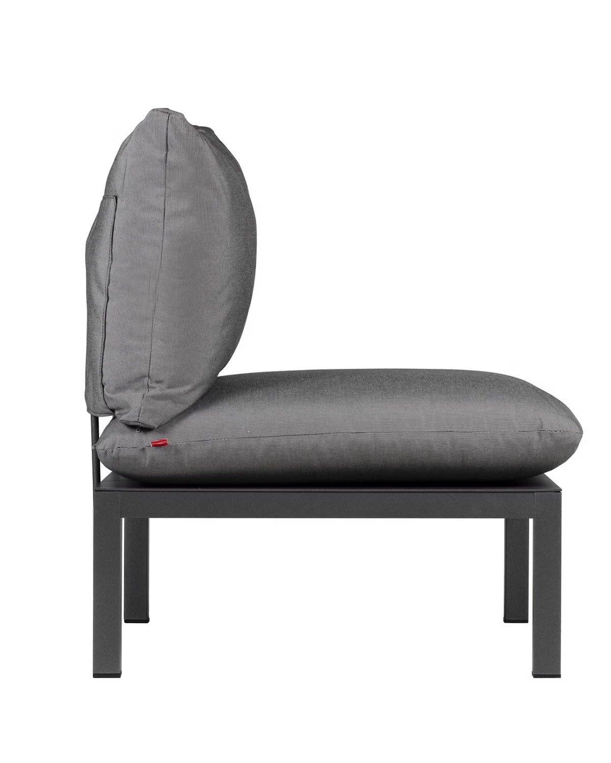 Fiam Domino 487 Metalldel for Armlene / Ryggstøtte. Grå metallramme med grå puter, sett fra siden.