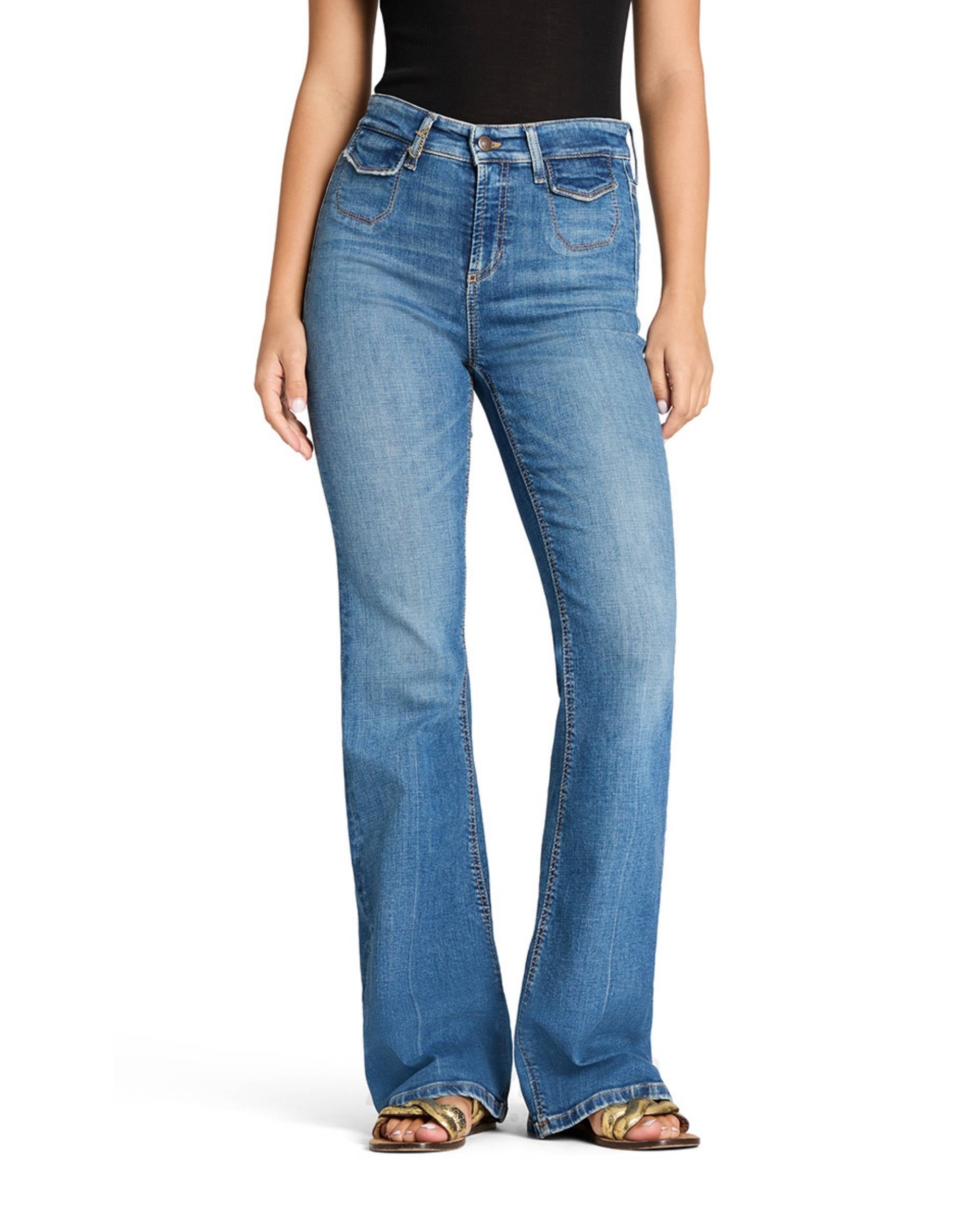 NÊrbilde av Cambio Fabienne Pocket jeans i mellomblÄ denim med detaljerte lommer pÄ hoften