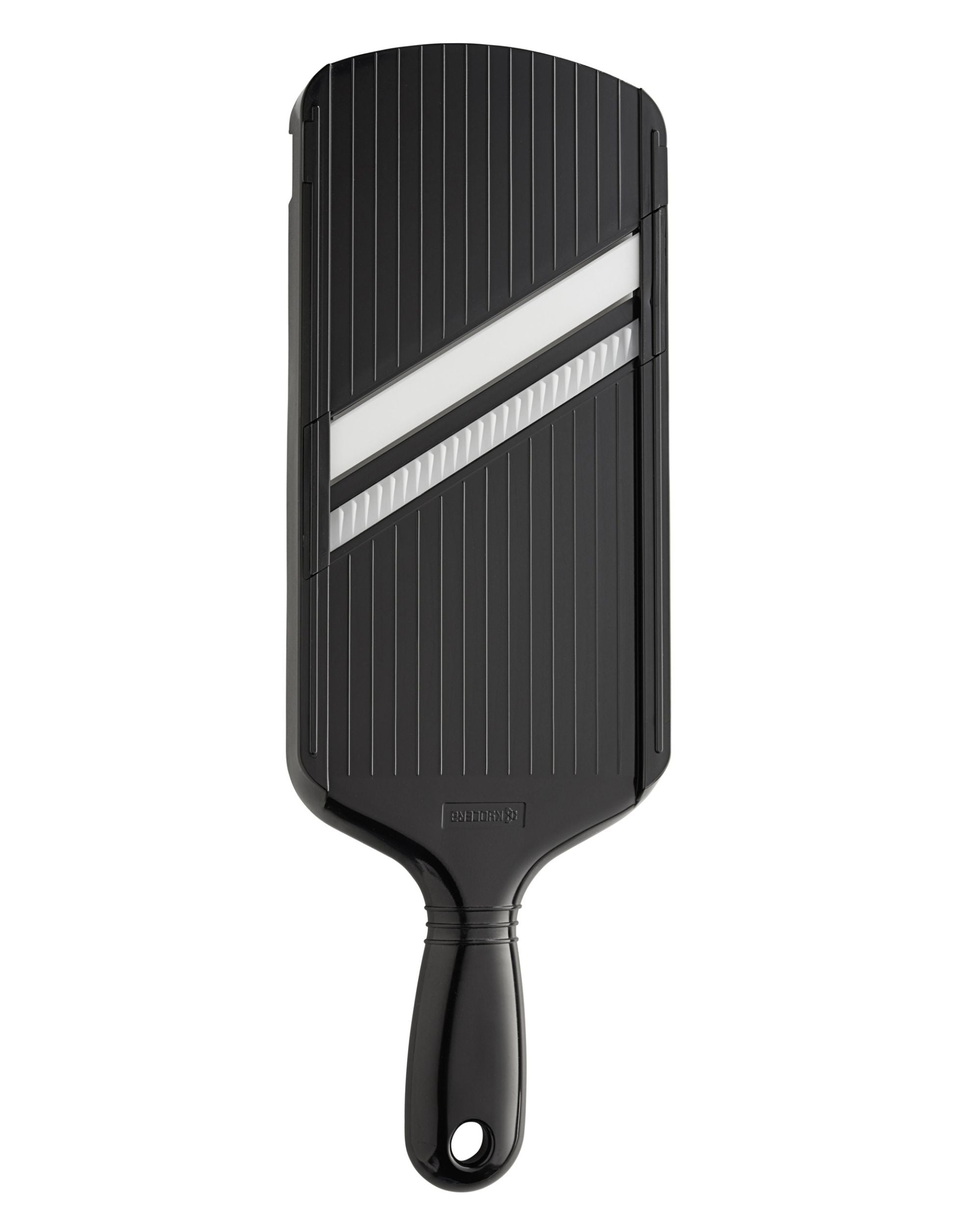 Nærbilde av sort Kyocera juliennekniv, med vinklet hvitt keramisk blad og striper som viser kutteteknikken.