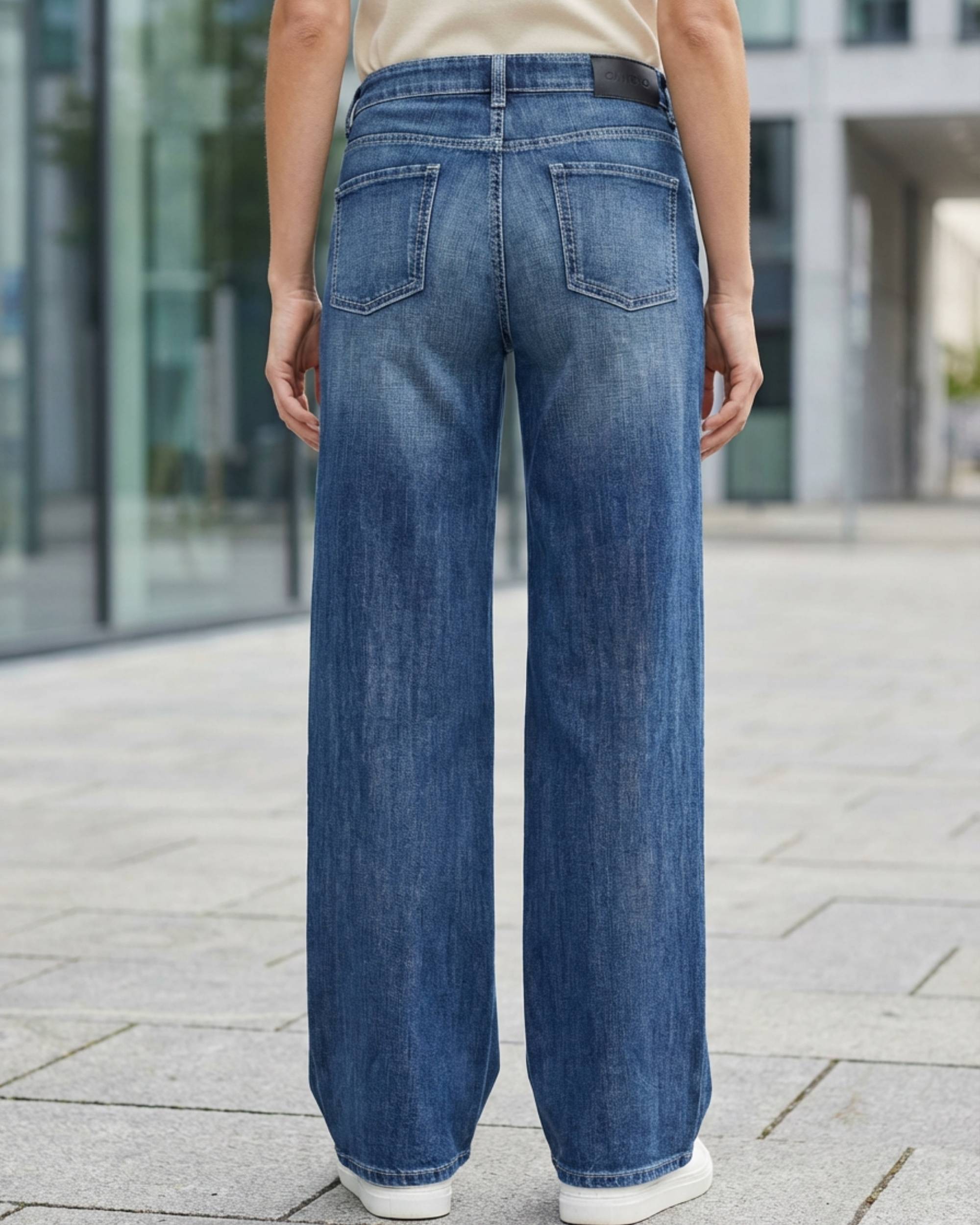 Cambio Palazzo Patch jeans, dame i blå vasket denim med vide ben, baklommer med nagler, skinnlapp med logo