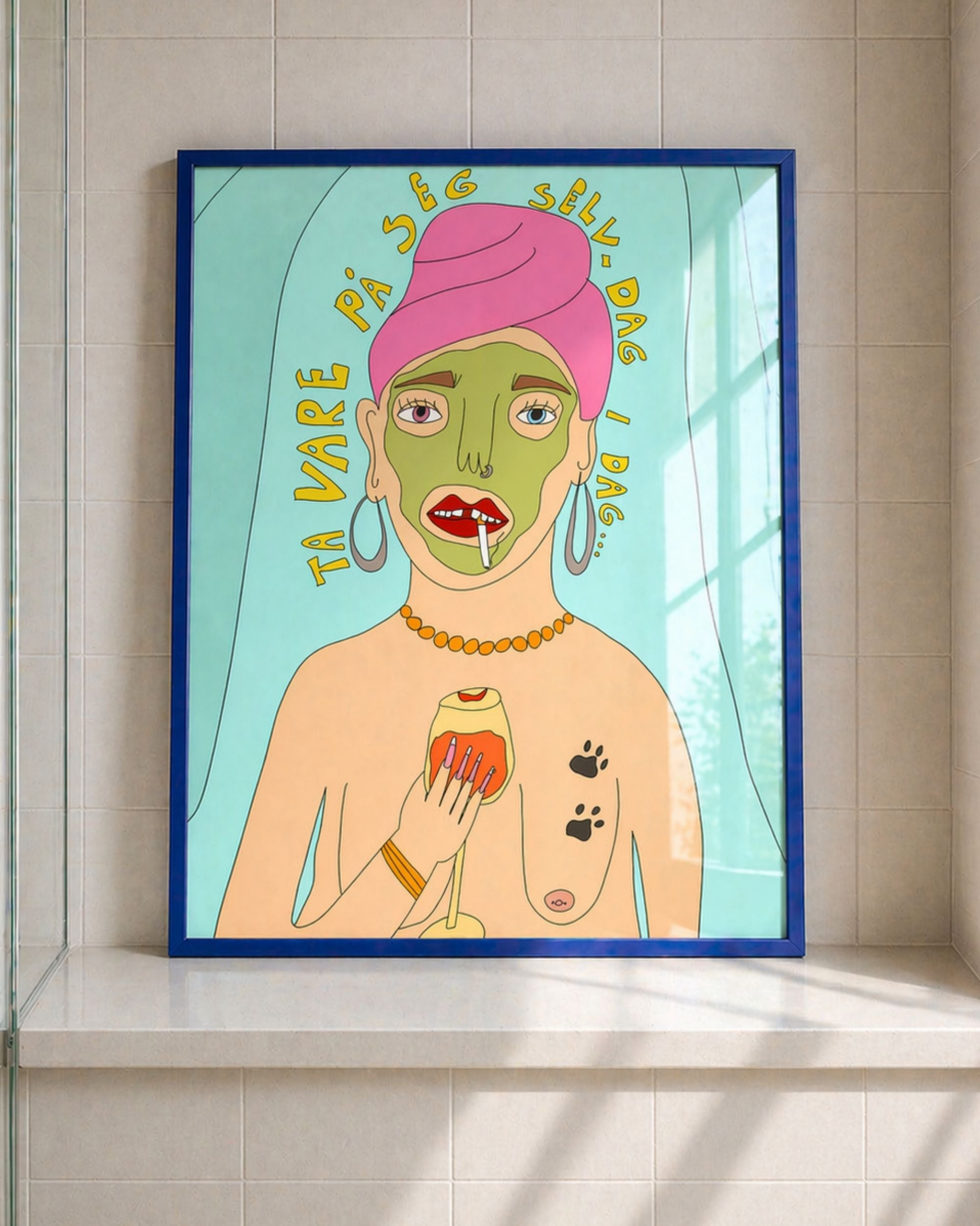 Printbydale Ta vare på seg selv print: Illustrasjon av kvinne med grønn maske, rosa turban, sigarett, vinglass, rammet