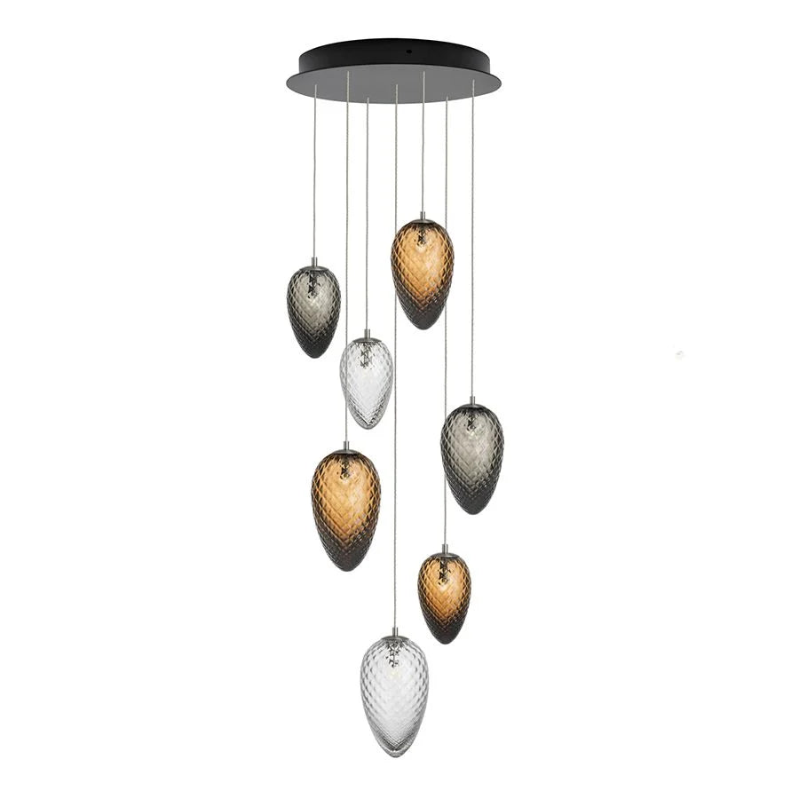 Hadeland Glassverk Krystallkongle Kongull lampe med 7 munnblåste krystallkongler i ulike farger under et svart takfeste