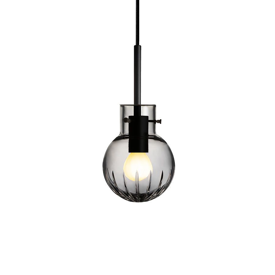 Hadeland Glassverk Krystallkule lampe med klart stjernemønster, munnblåst, håndslipet krystall og glødende lyspære