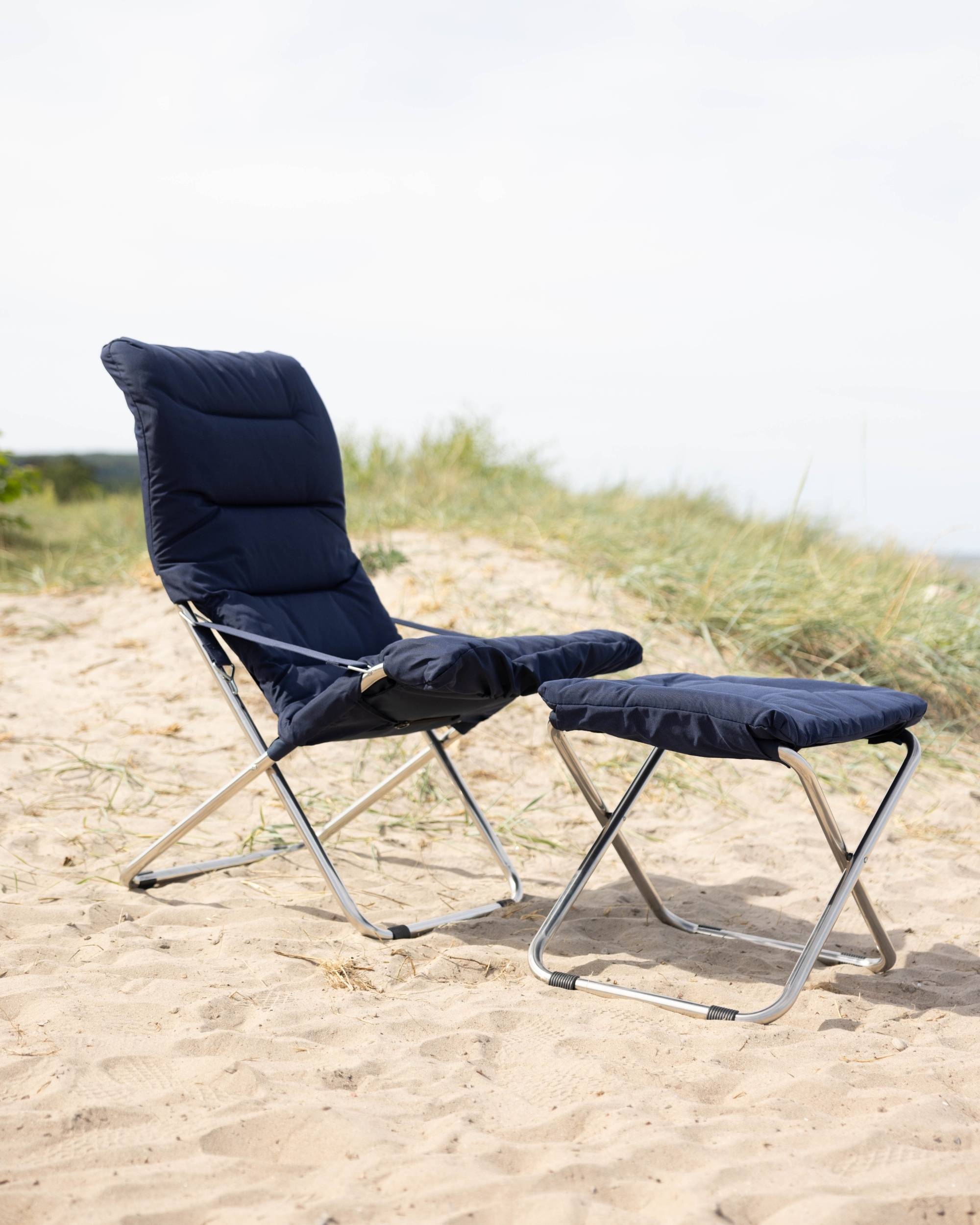 Fiam Fiesta Soft solstol i blå med en fotskammel i blå