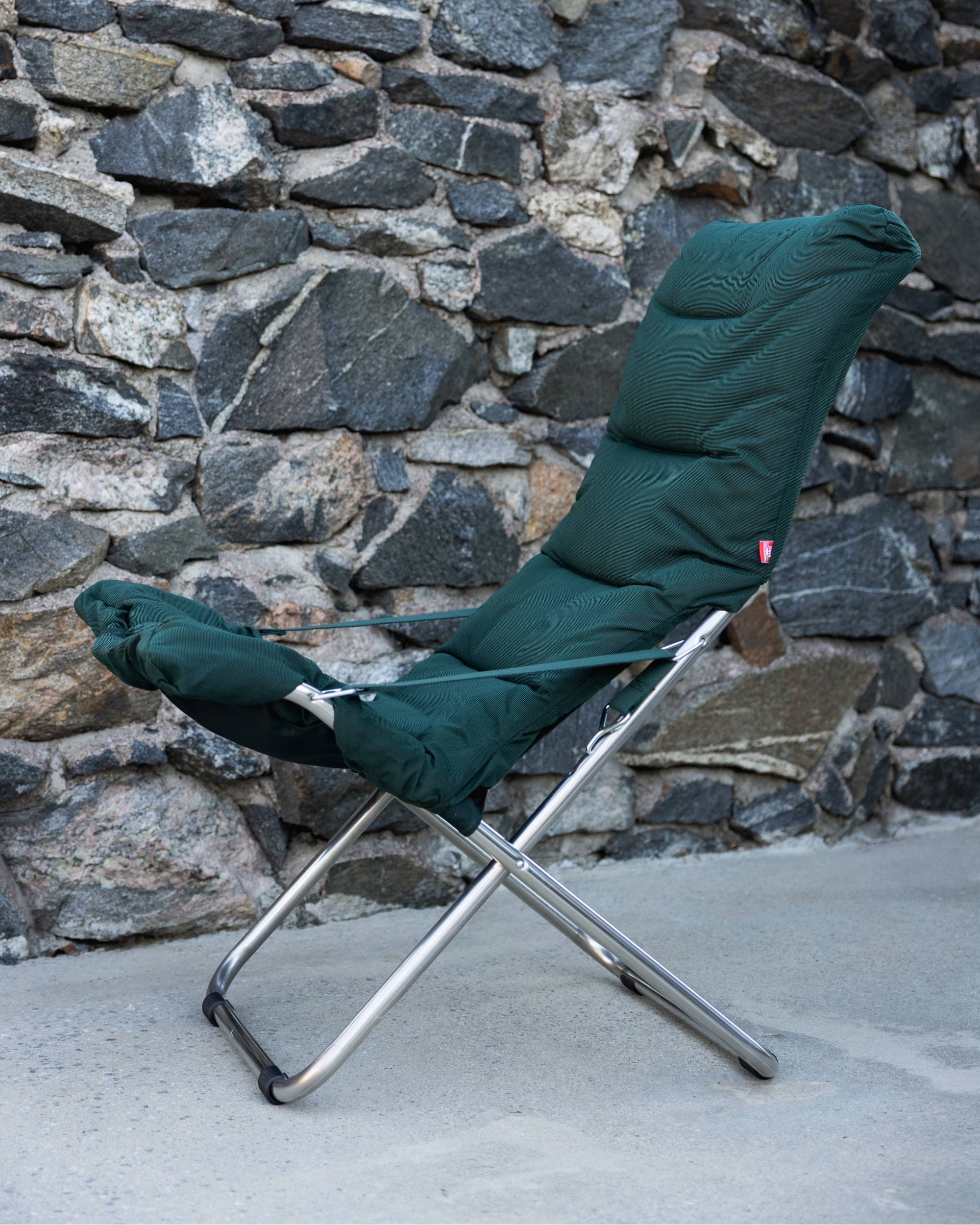 Fiam Fiesta Soft solstol med pute i fargen flaskegrønn. Utendørs