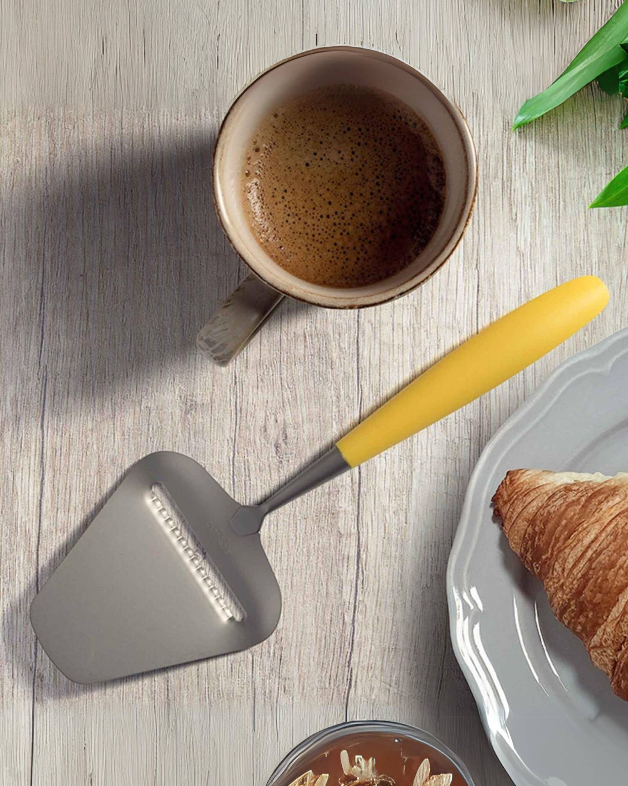 Ostehøvel Amitto med riller Bjørklund (Sitrongul)