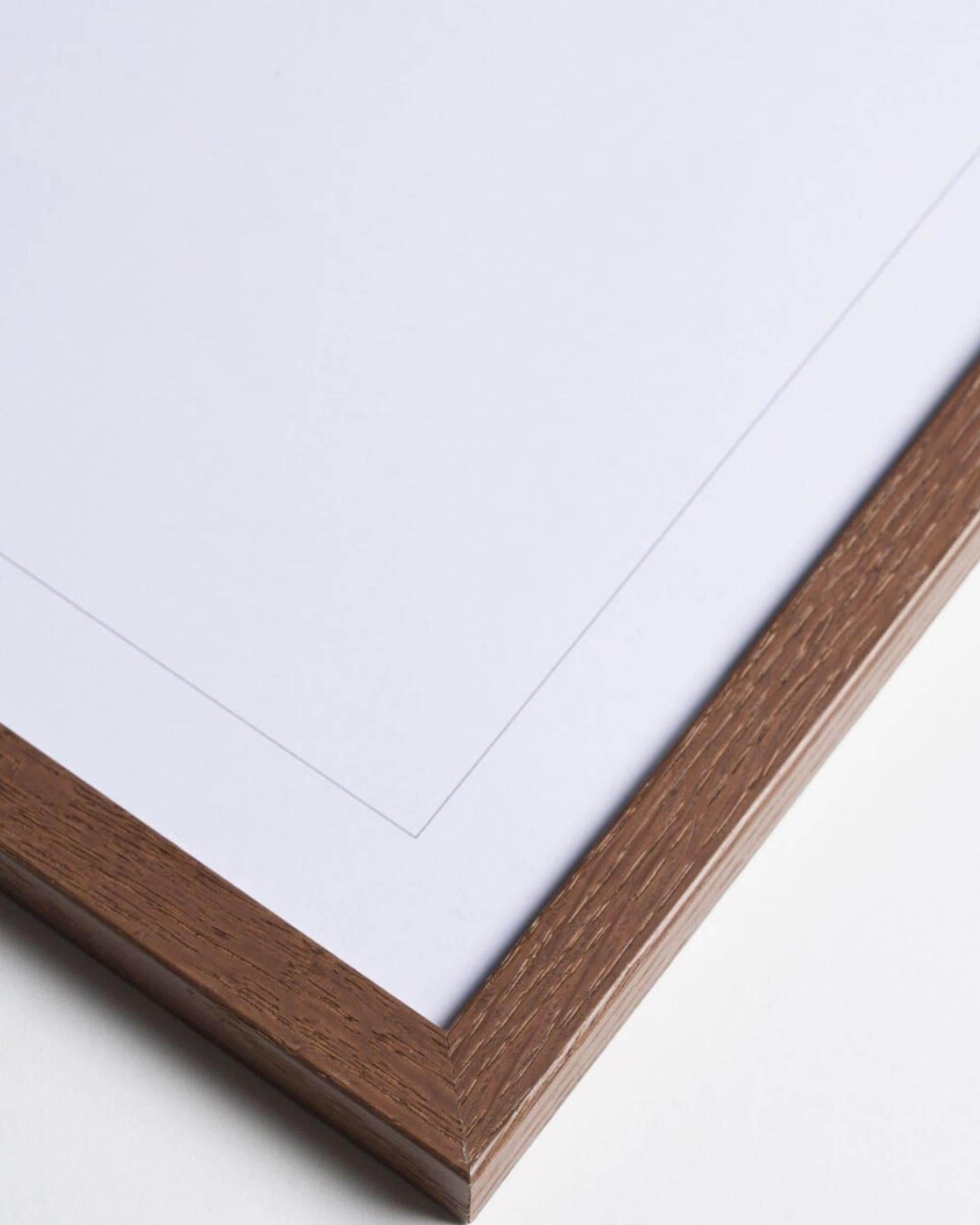 Mørk Eik bilderamme i heltre og glass fra Poster & Frame