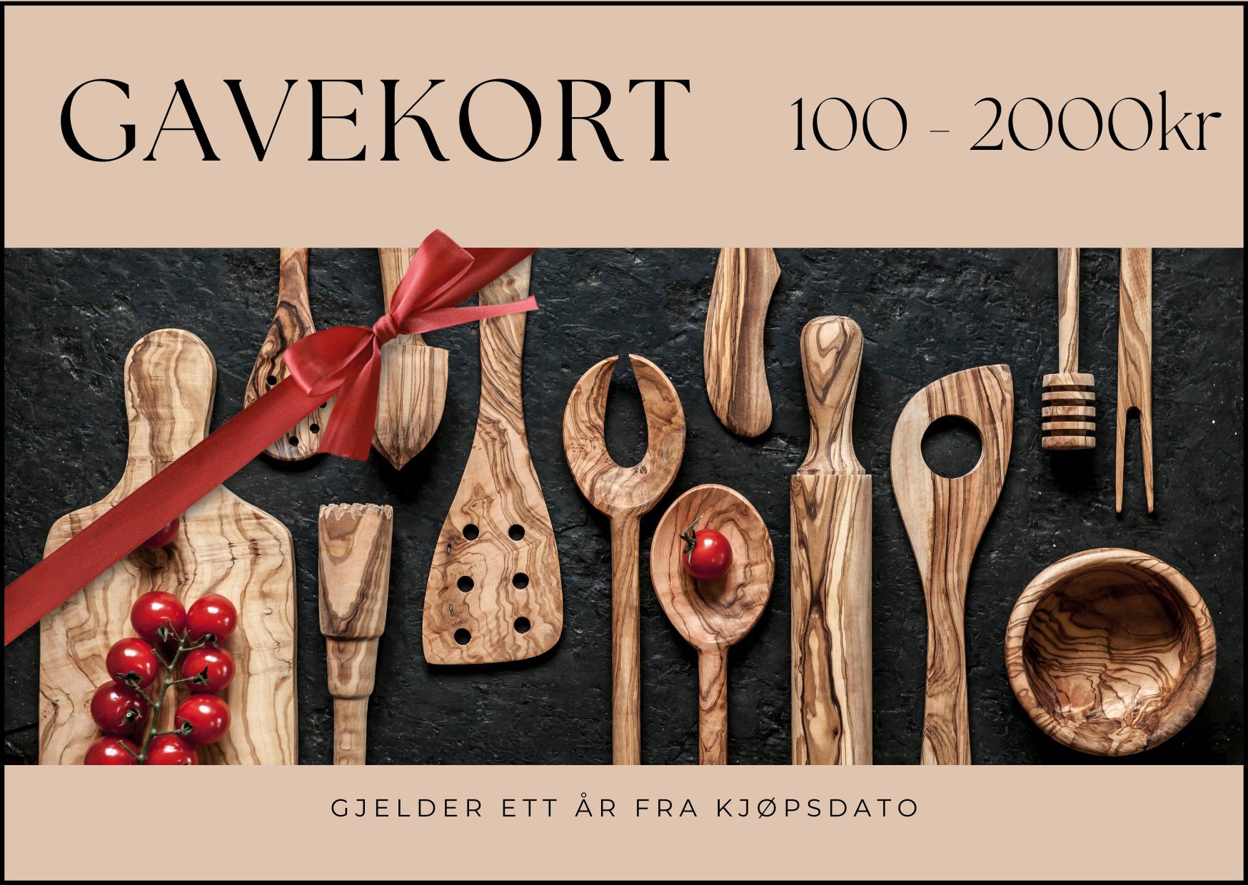 Bettanshus gavekort med kjøkkenutstyr i oliventre. Rødt bånd og tomater pyntet på skjærefjøl.