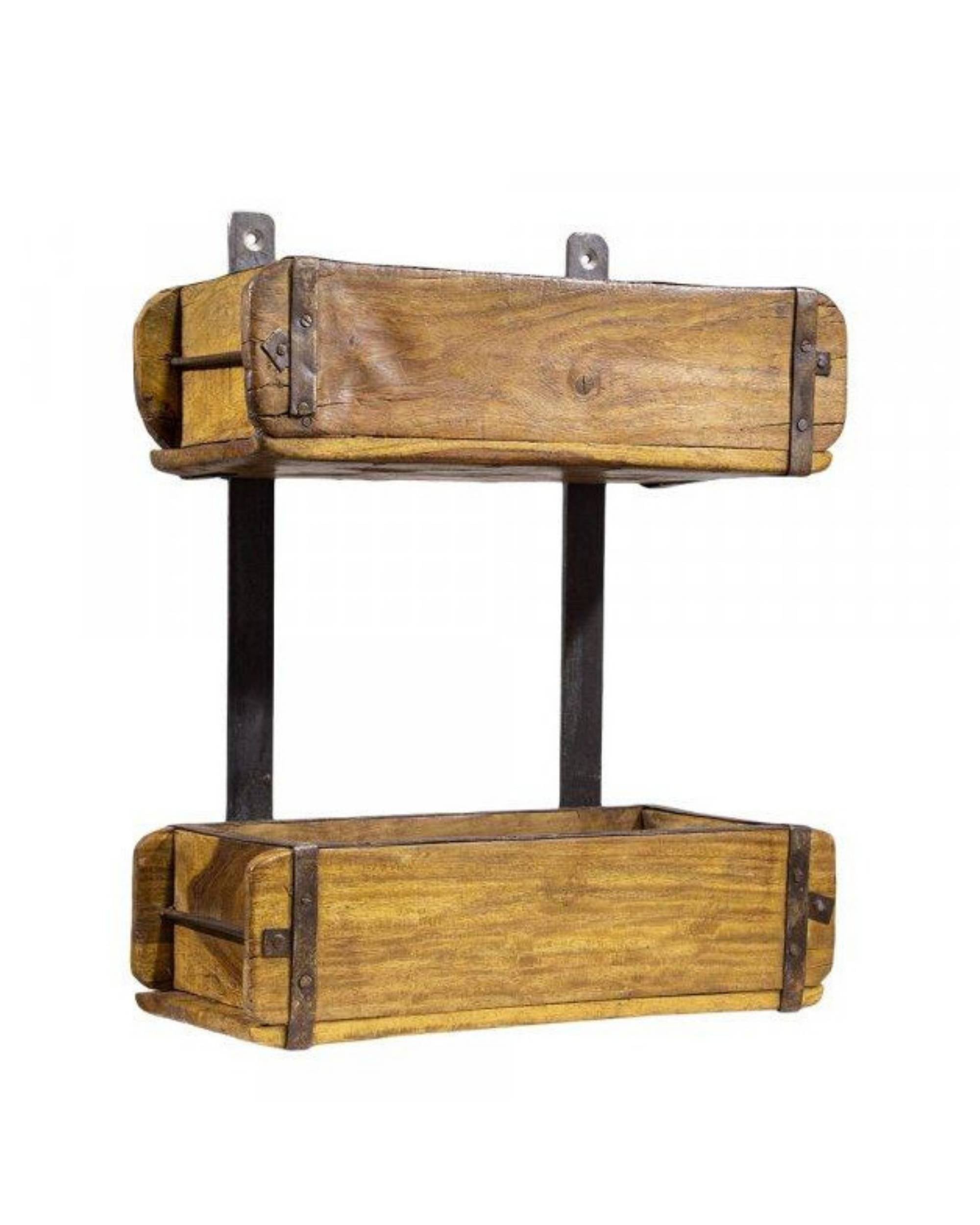 Trefarget trehylle med to bokser fra Sjælsø Nordic