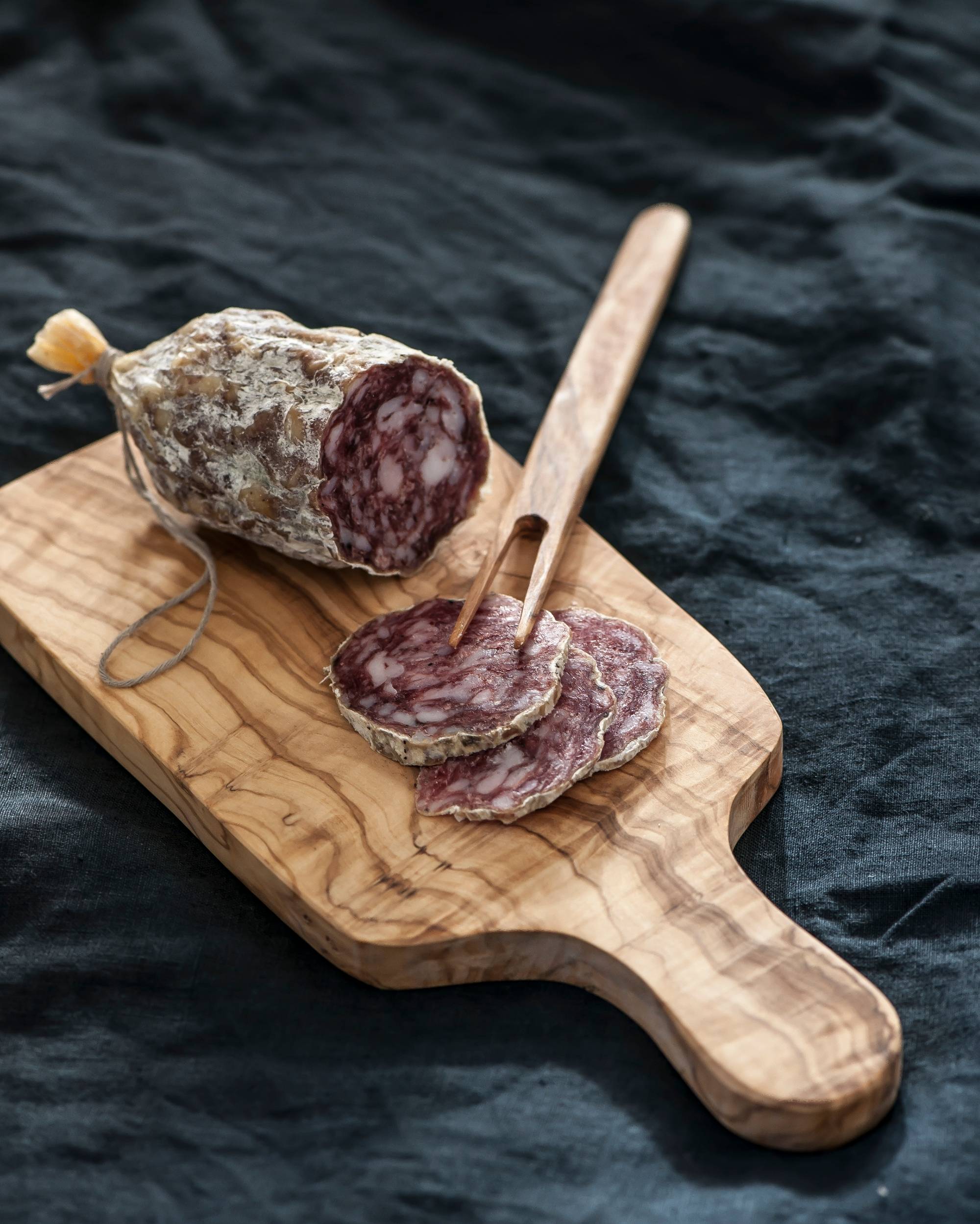 Liten skjærefjøl i tre fra OlivArte