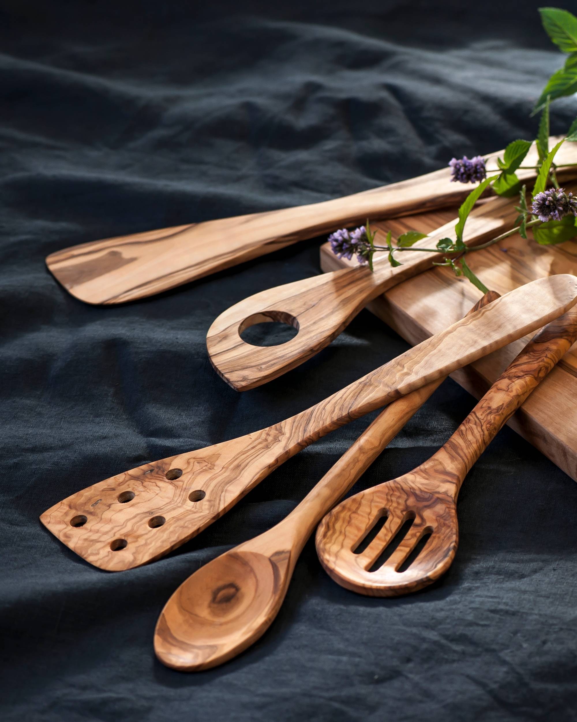 Røreskje med hull i tre fra OlivArte