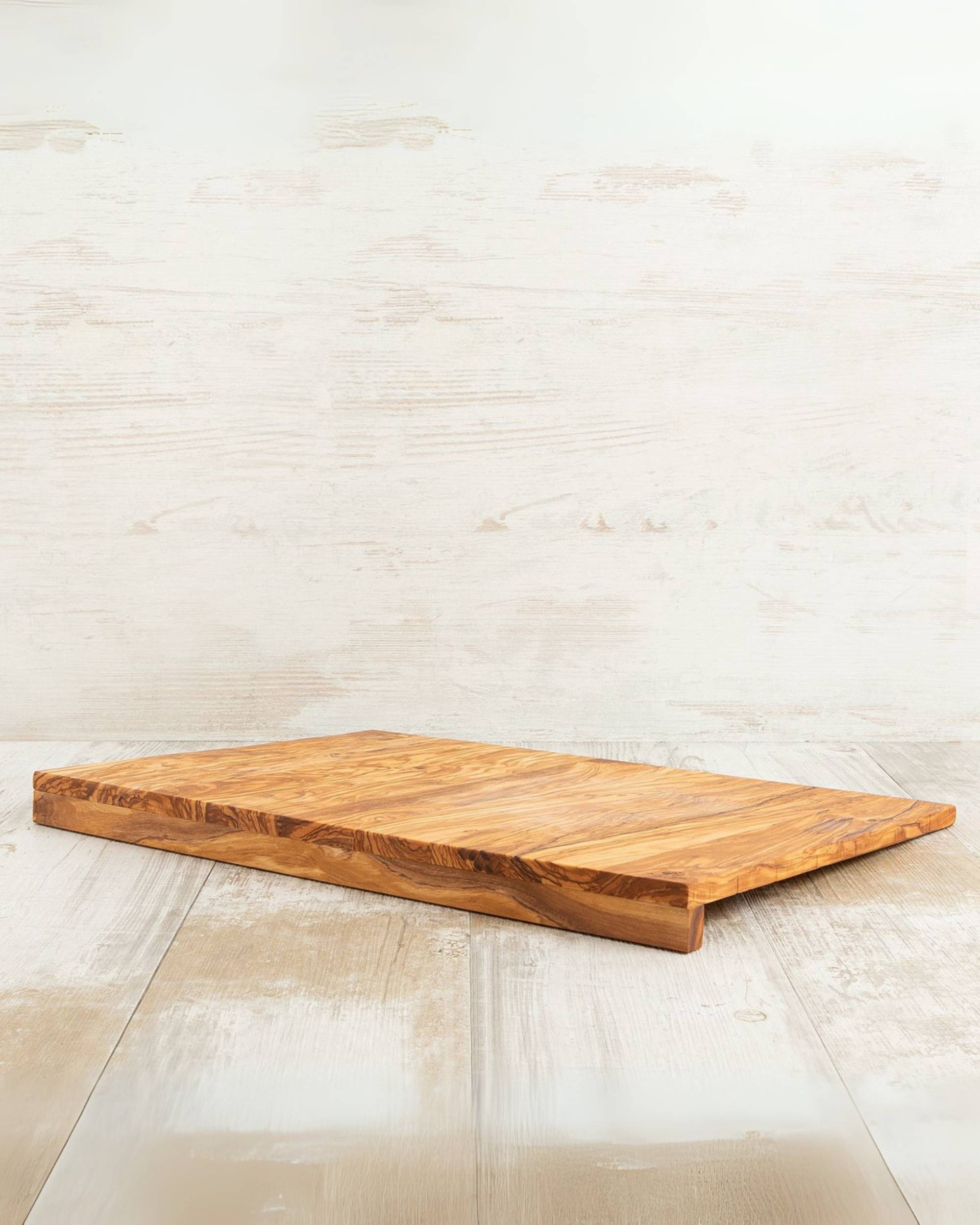 Stor skjærefjøl i tre fra OlivArte