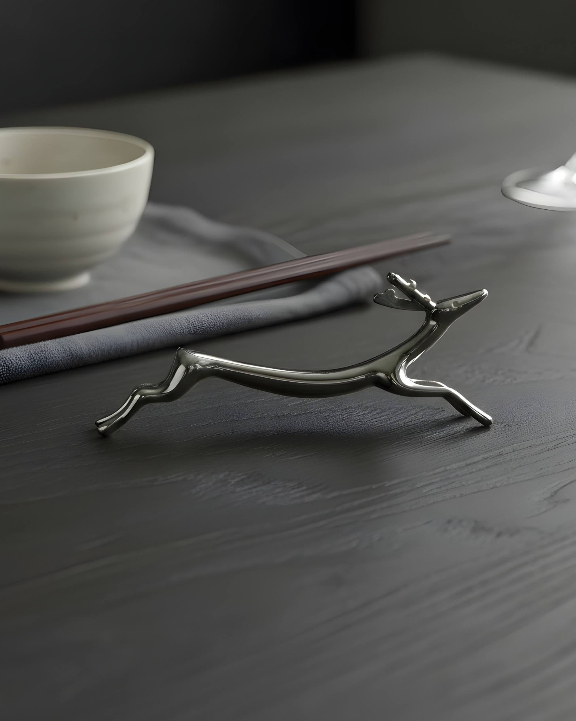 RÅDYR Sett a 4 bestikkhvilere i rustfritt stål