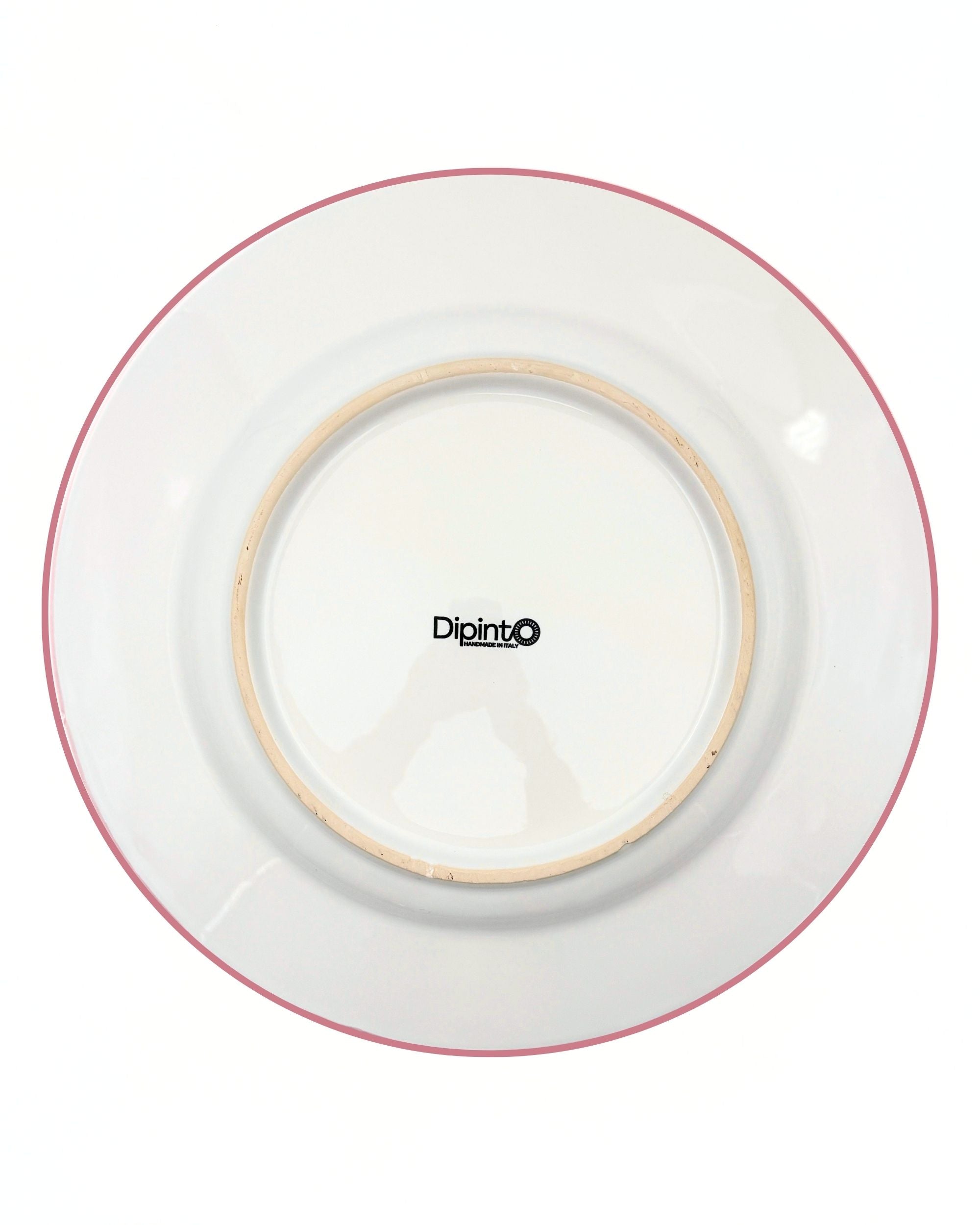 Baksiden av Dipinto Ceramics Linea Rundt Fat, hvitt med rosa kant, synlig merke og uglassert kant.