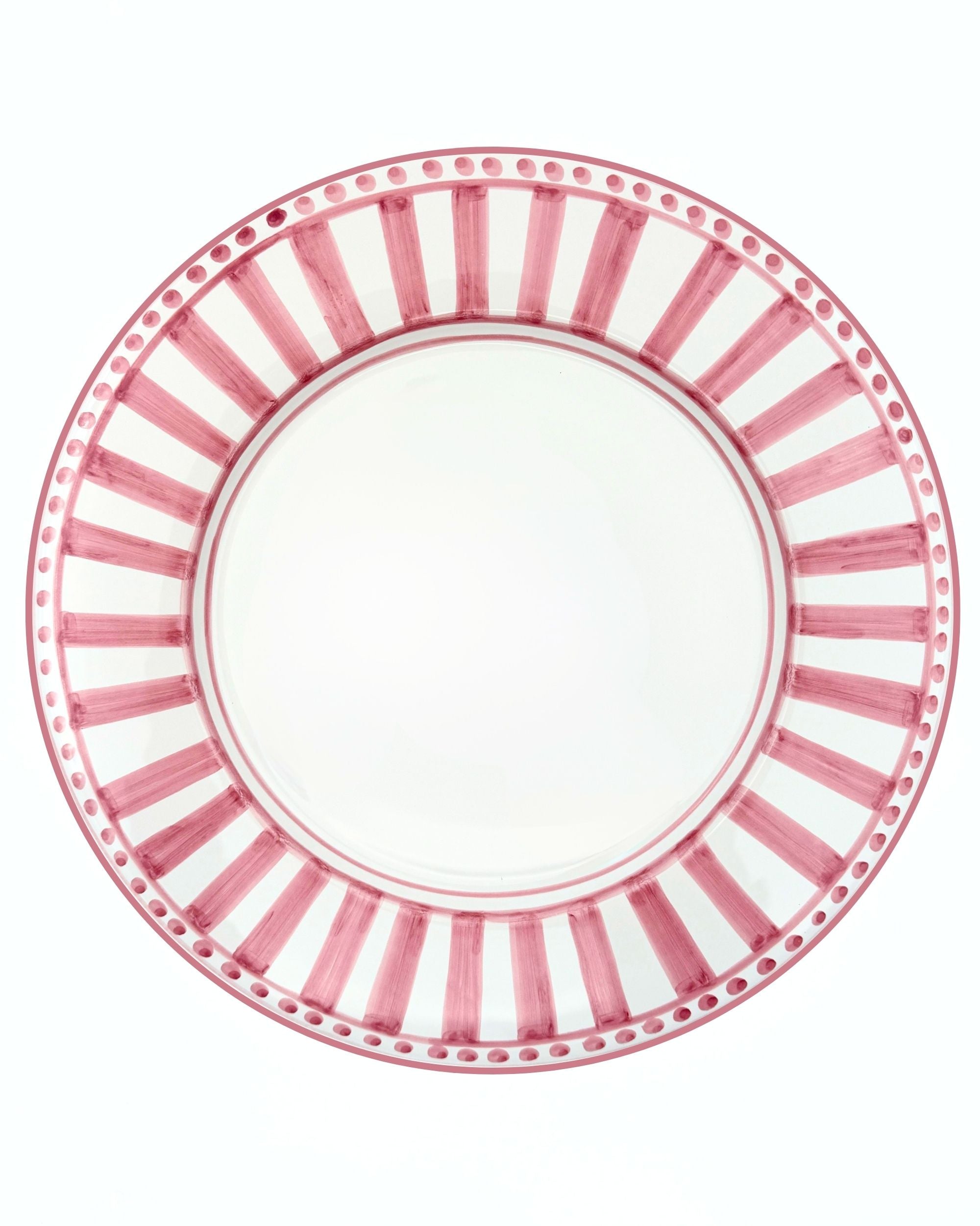 Linea Rundt fat fra Dipinto Ceramics, detalj av håndmalte rosa striper og prikker på hvit keramikk.