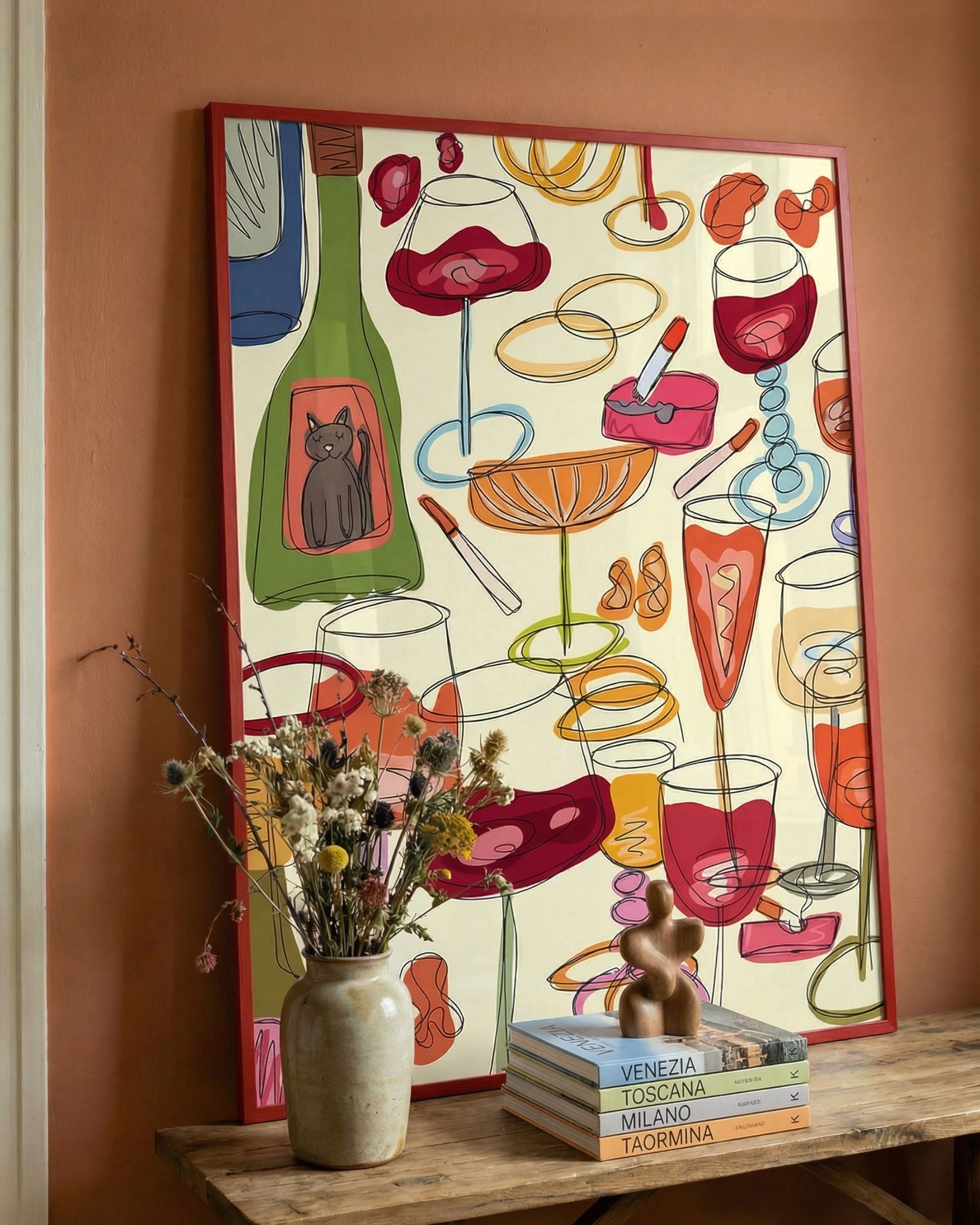 Printbydale Vin-print med rød ramme som detalj. Lekent abstrakt motiv av glass og vinflaske i varme farger.