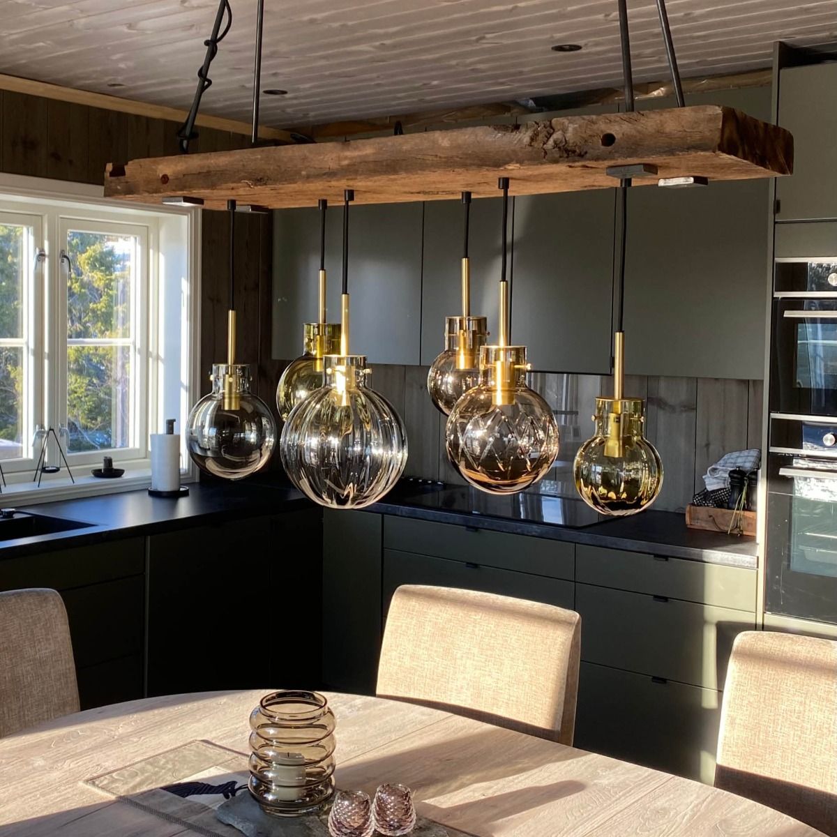 Nydelig miljø med Fjellro krystall-lamper fra Hadeland Glassverkra
