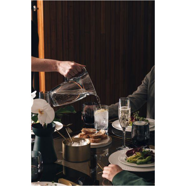 Flott mugge til vann fra strahl i uknuselig polykarbonat